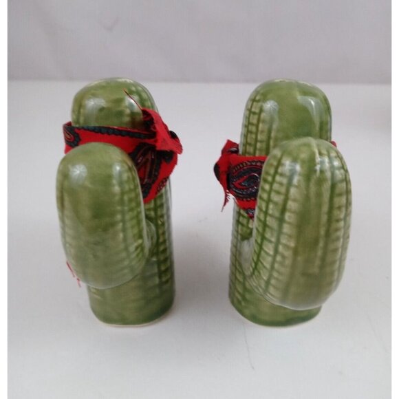 Vintage 1993 Ceramic Cactus Wearing Bandanas Salt & Pepper Shakers With Box - Picture 3 of 12